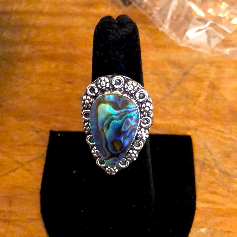 Stunning abalone shell ring size 7 set in sterling silver stamped 925 NWOT